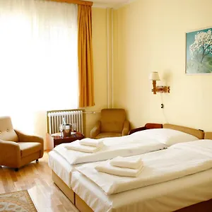** Hotel Bara Junior Hongarije